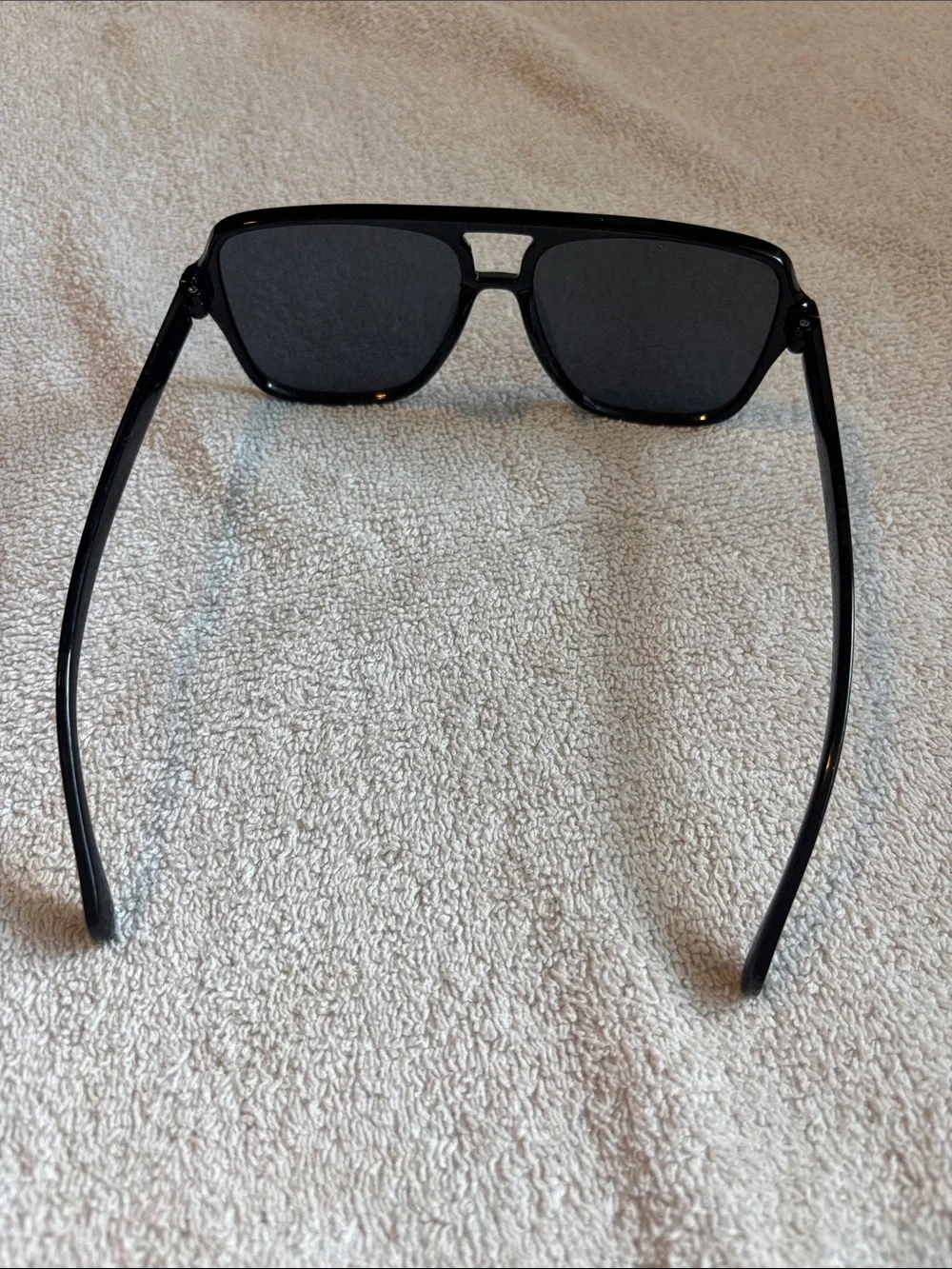 Classic Black Aviator-Style Sunglasses